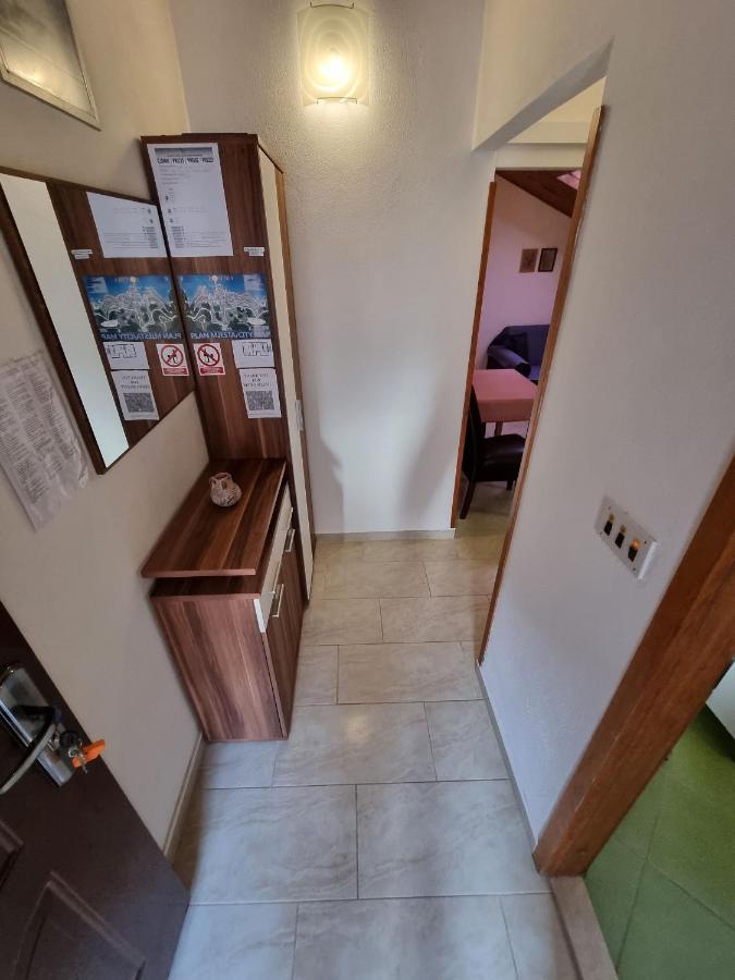 Apartments Banic Postira Extérieur photo