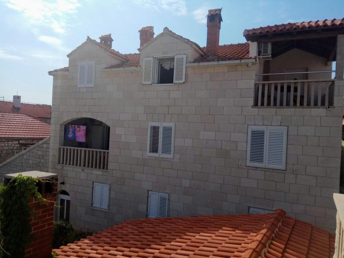 Apartments Banic Postira Extérieur photo