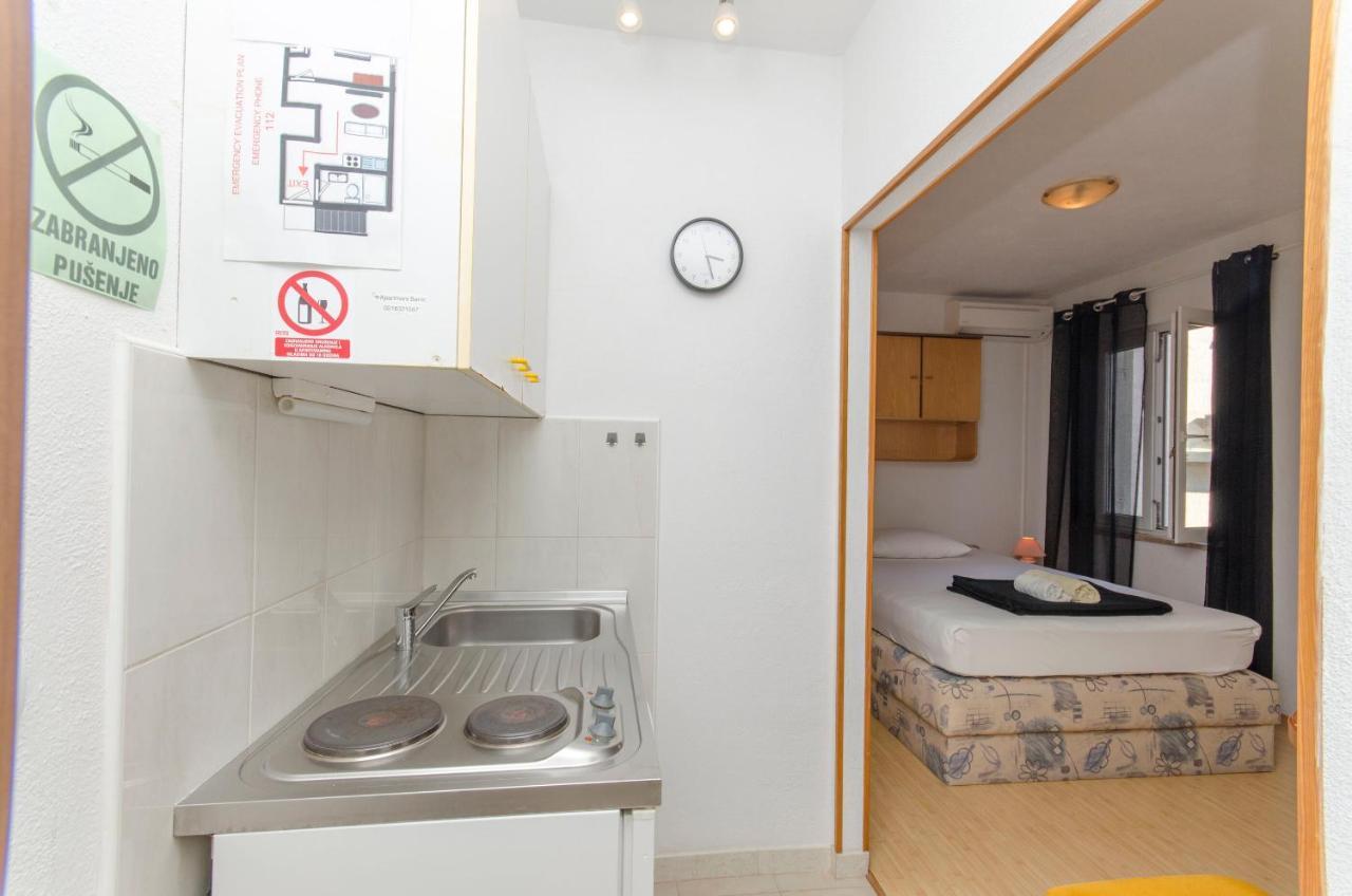 Apartments Banic Postira Extérieur photo