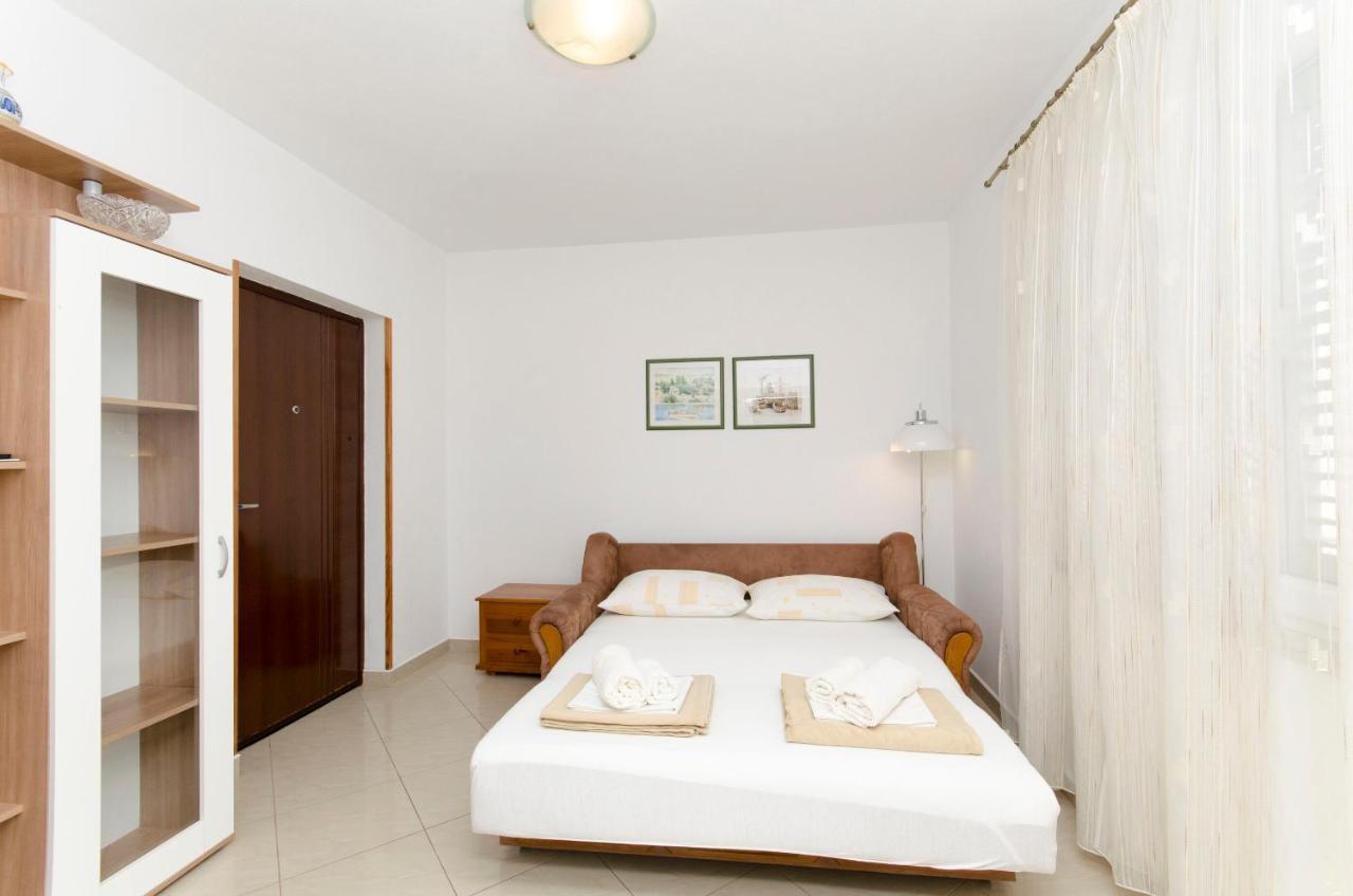 Apartments Banic Postira Extérieur photo