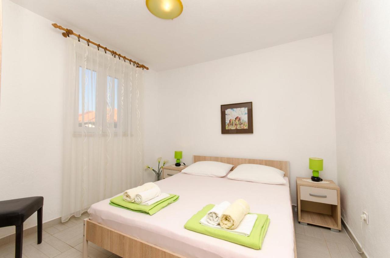 Apartments Banic Postira Extérieur photo