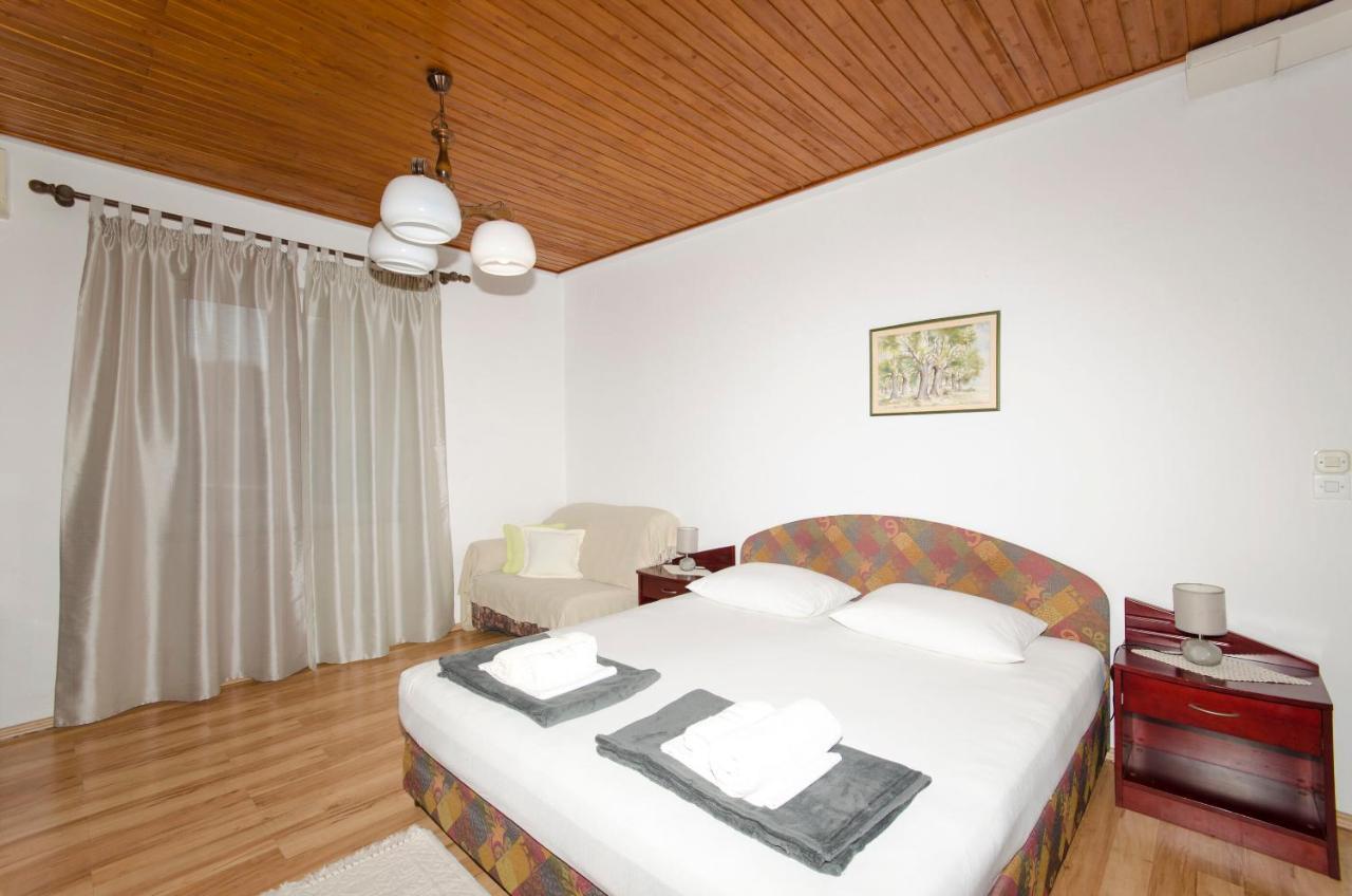 Apartments Banic Postira Extérieur photo
