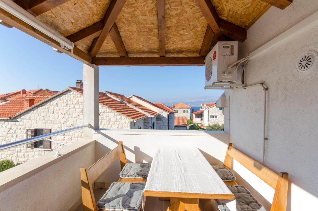 Apartments Banic Postira Extérieur photo