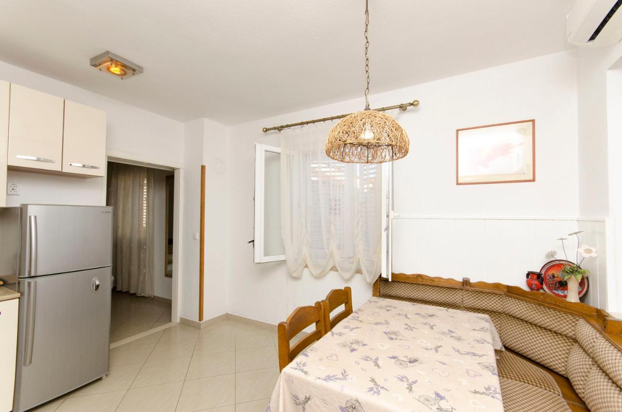 Apartments Banic Postira Extérieur photo